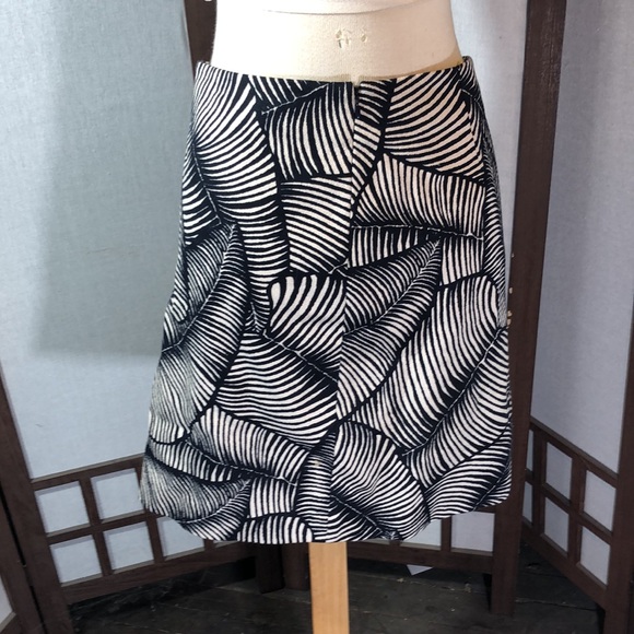 Ann Taylor lined pencil skirt Sz 4 navy and cream palm leaf pattern/ zipper - Picture 7 of 12